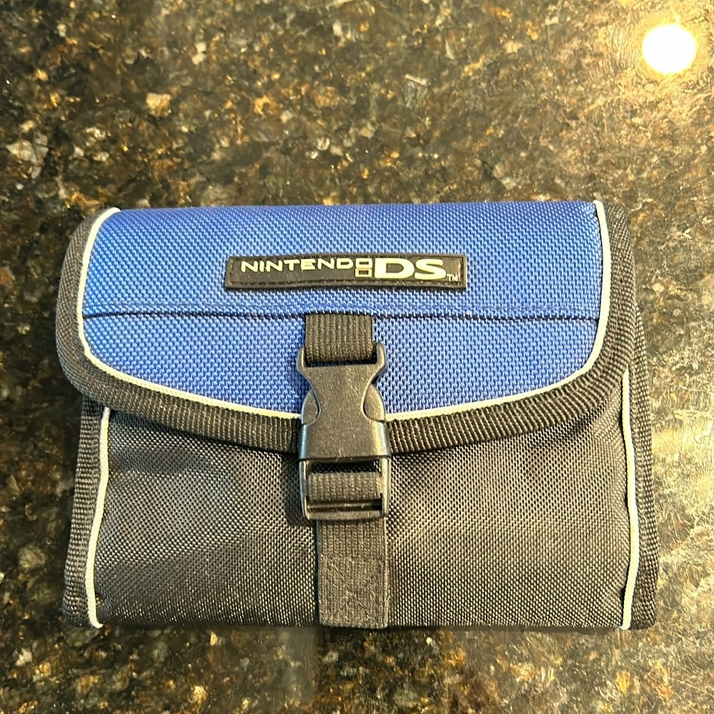 Official Nintendo DS Nylon Heavy Duty Carrying Case, Switch’n Carry, like new